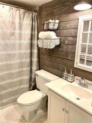 1900 Alamanda DR 107, Naples, FL 34102