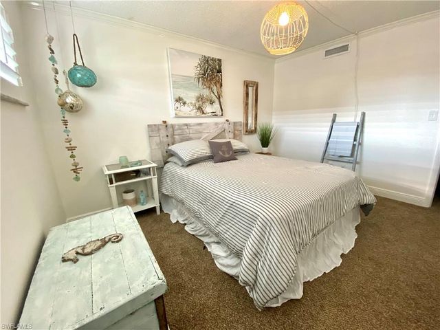 1900 Alamanda DR 107, Naples, FL 34102