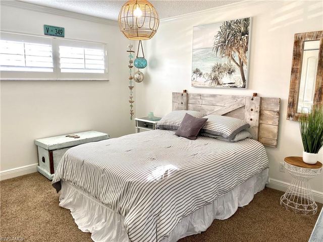 1900 Alamanda DR 107, Naples, FL 34102