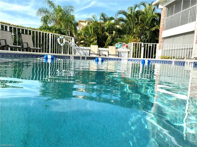 1900 Alamanda DR 107, Naples, FL 34102