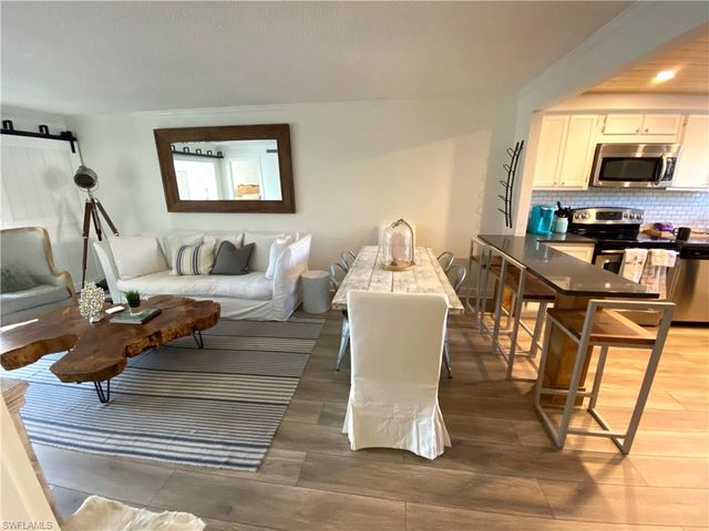 1900 Alamanda DR 107, Naples, FL 34102