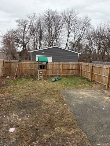 11 Haab Avenue, Babylon, NY 11702