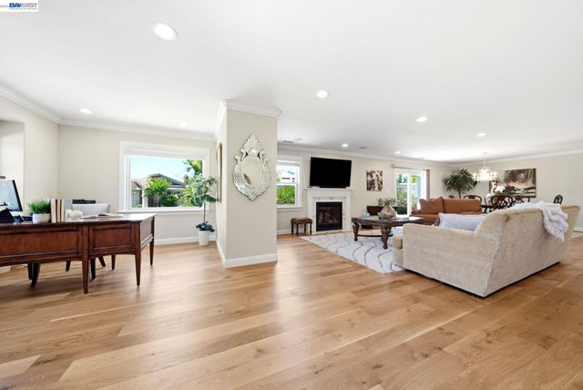 2122 Wilmington Drive, Walnut Creek, CA 94596