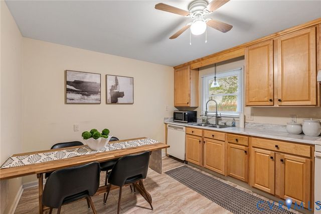 1206 Duke Of Gloucester St, Colonial Heights, VA 23834