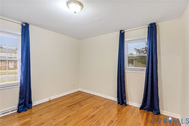 1206 Duke Of Gloucester St, Colonial Heights, VA 23834