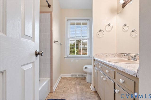 1206 Duke Of Gloucester St, Colonial Heights, VA 23834