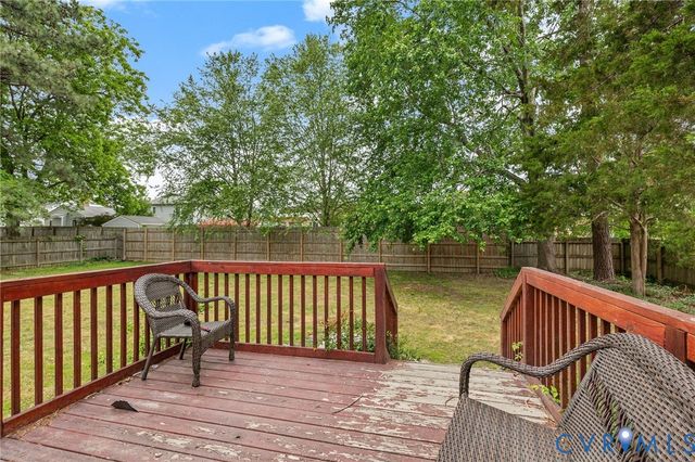 1206 Duke Of Gloucester St, Colonial Heights, VA 23834