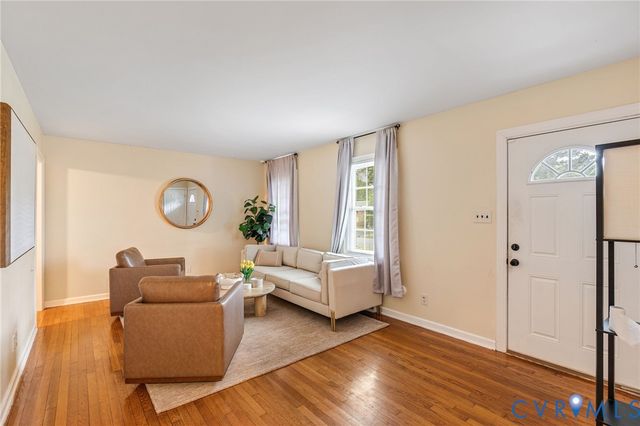 1206 Duke Of Gloucester St, Colonial Heights, VA 23834