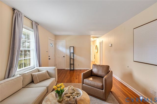 1206 Duke Of Gloucester St, Colonial Heights, VA 23834