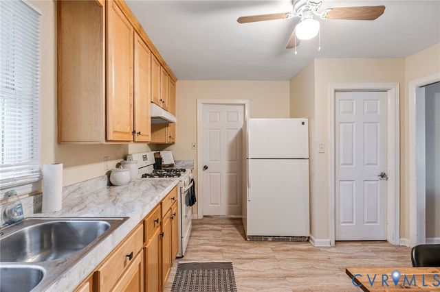 1206 Duke Of Gloucester St, Colonial Heights, VA 23834