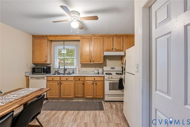 1206 Duke Of Gloucester St, Colonial Heights, VA 23834