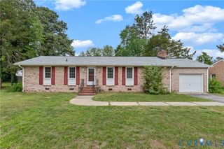 1206 Duke Of Gloucester St, Colonial Heights, VA 23834