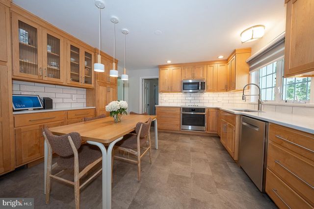 734 WOODCREST RD, Wayne, PA 19087