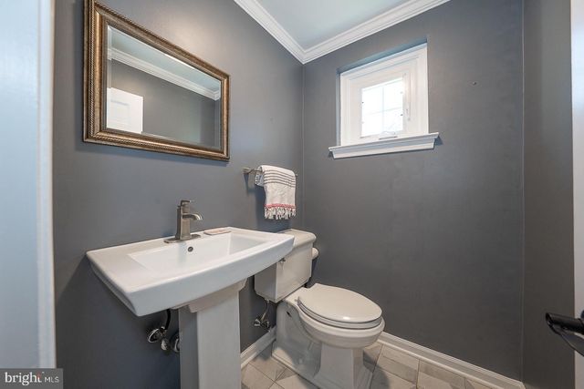 734 WOODCREST RD, Wayne, PA 19087