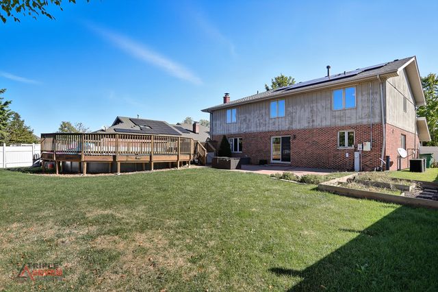 7407 Ridgefield Lane, Tinley Park, IL 60487