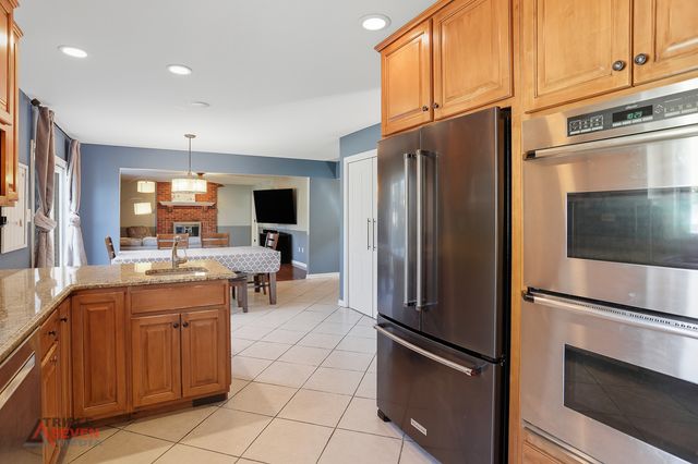 7407 Ridgefield Lane, Tinley Park, IL 60487