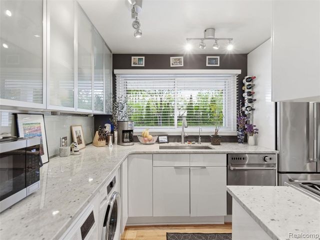 4154 Cooper Avenue, Royal Oak, MI 48073