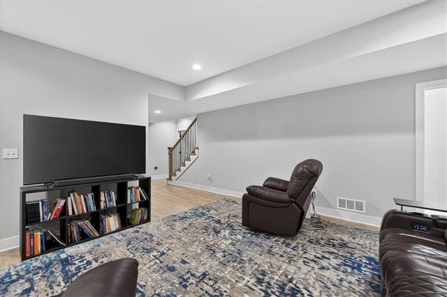17120 W 168th Place, Olathe, KS 66062