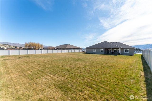 819 Autumn Crest Drive, Wenatchee, WA 98801