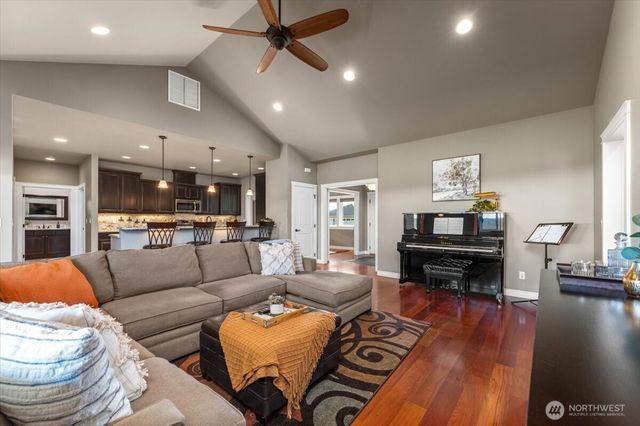 819 Autumn Crest Drive, Wenatchee, WA 98801