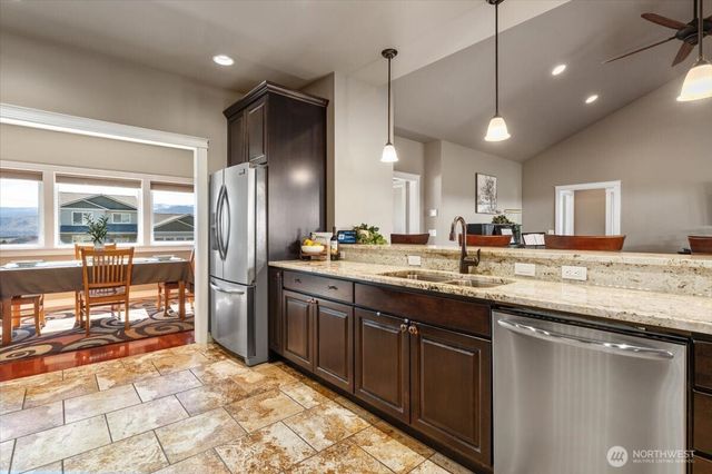 819 Autumn Crest Drive, Wenatchee, WA 98801