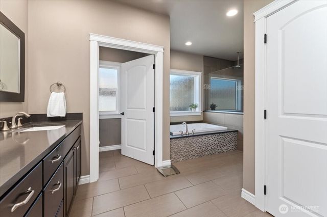 819 Autumn Crest Drive, Wenatchee, WA 98801