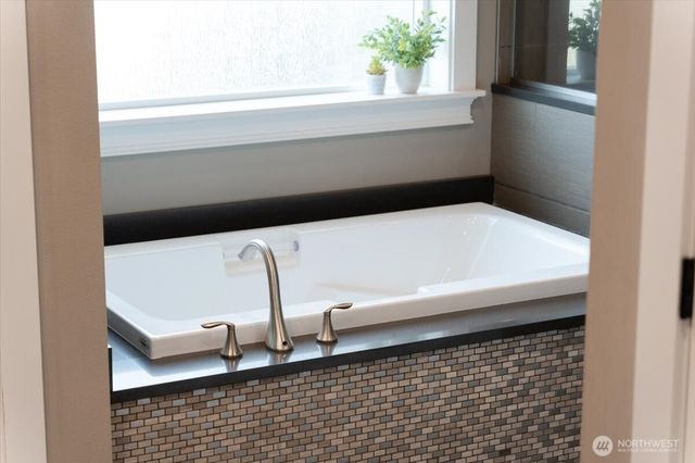 819 Autumn Crest Drive, Wenatchee, WA 98801