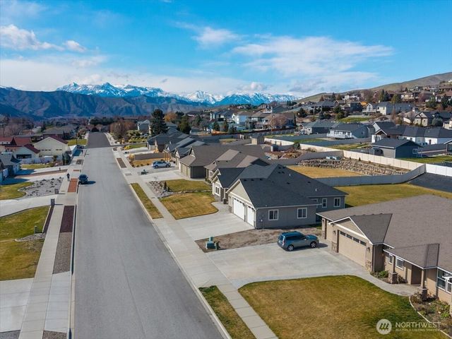 819 Autumn Crest Drive, Wenatchee, WA 98801