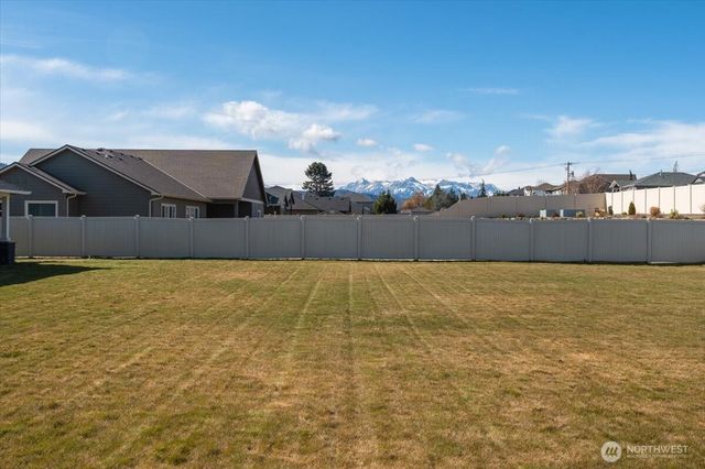 819 Autumn Crest Drive, Wenatchee, WA 98801
