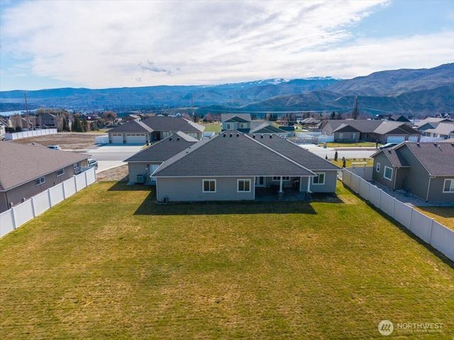 819 Autumn Crest Drive, Wenatchee, WA 98801