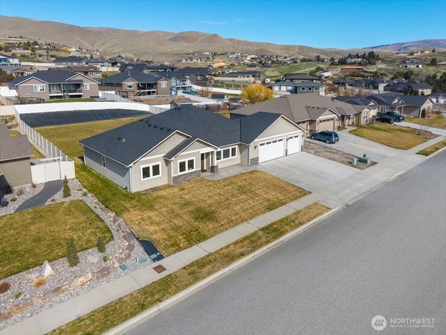 819 Autumn Crest Drive, Wenatchee, WA 98801