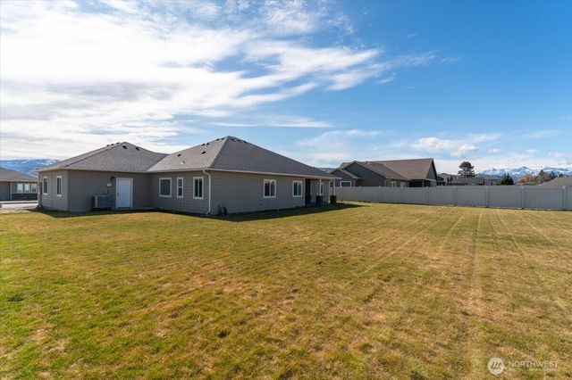 819 Autumn Crest Drive, Wenatchee, WA 98801