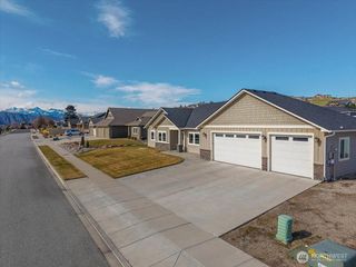 819 Autumn Crest Drive, Wenatchee, WA 98801