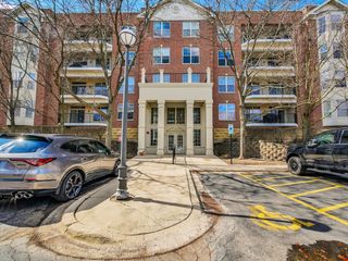 3135 Town Square Drive 104, Rolling Meadows, IL 60008