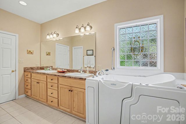 270 Spicewood Circle, Troutman, NC 28166