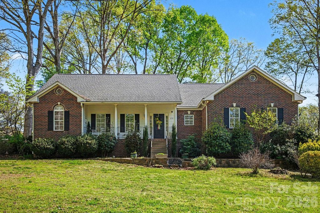 270 Spicewood Circle, Troutman, NC 28166