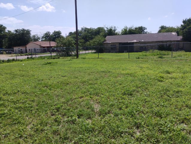 8 W W Avenue P, San Angelo, TX 76903