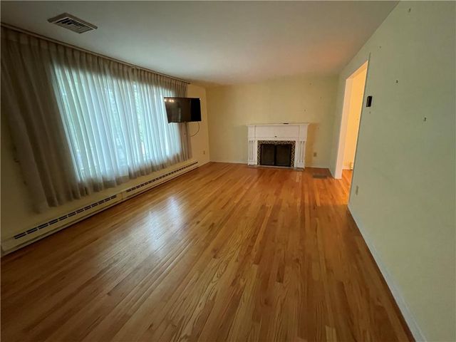 1320 Dalehurst Drive, Bethlehem City, PA 18018