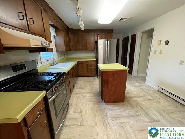 1320 Dalehurst Drive, Bethlehem City, PA 18018