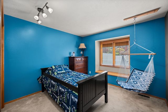 9712 W Masters Ln, Cheney, WA 99004