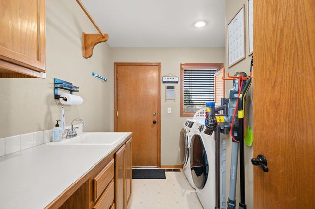 9712 W Masters Ln, Cheney, WA 99004