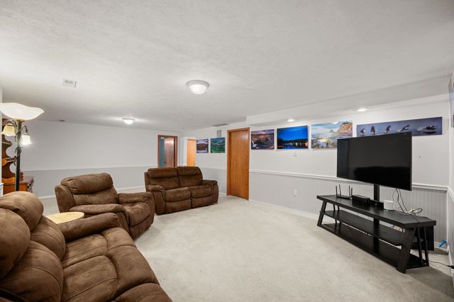 9712 W Masters Ln, Cheney, WA 99004