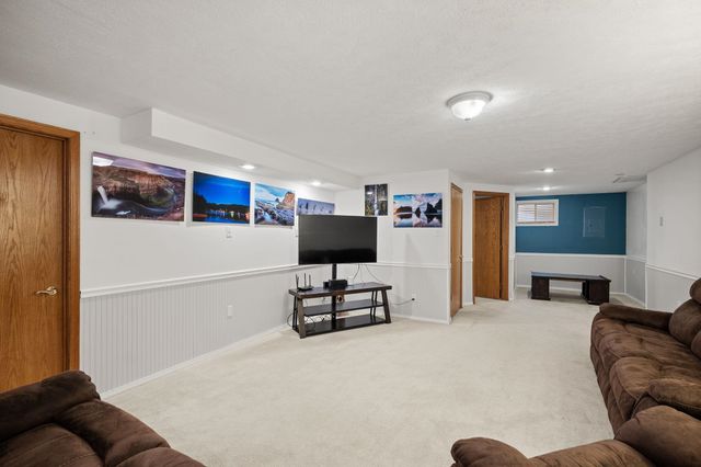 9712 W Masters Ln, Cheney, WA 99004