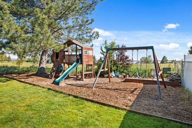9712 W Masters Ln, Cheney, WA 99004