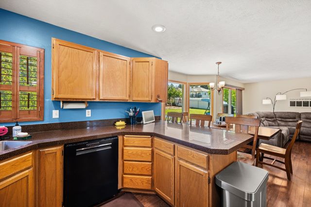 9712 W Masters Ln, Cheney, WA 99004