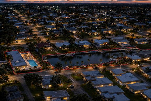 2731 RIVERBLUFF WAY V76, Sarasota, FL 34231