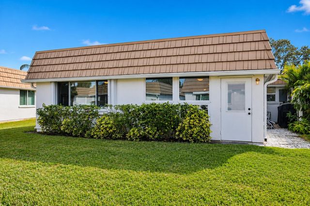 2731 RIVERBLUFF WAY V76, Sarasota, FL 34231