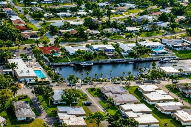 2731 RIVERBLUFF WAY V76, Sarasota, FL 34231