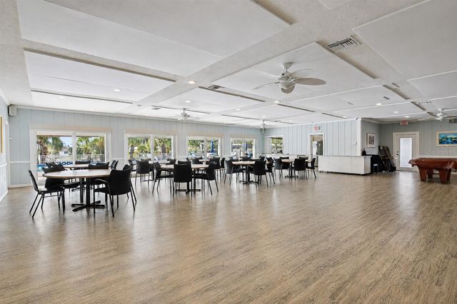 2731 RIVERBLUFF WAY V76, Sarasota, FL 34231