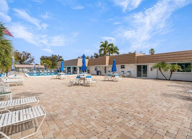 2731 RIVERBLUFF WAY V76, Sarasota, FL 34231